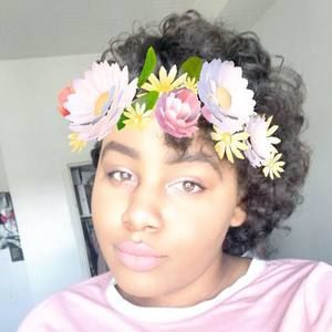 Meet your Posher, Nia